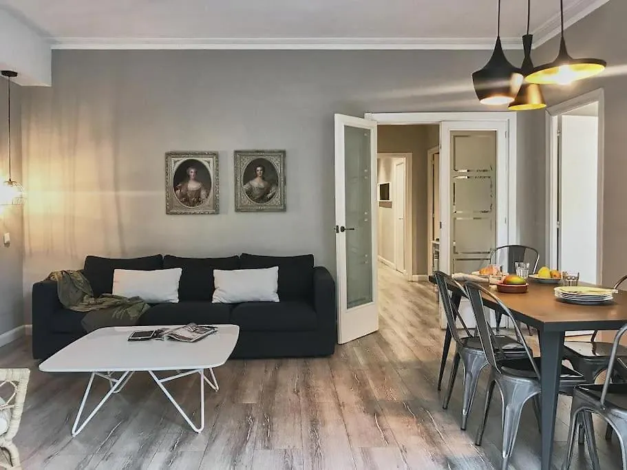 Magnificent 4 Bedroom Apartment In Eixample バルセロナ スペイン